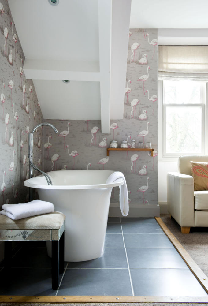 Bathroom - Flamingo Wallpaper Bathroom - HD Wallpaper 