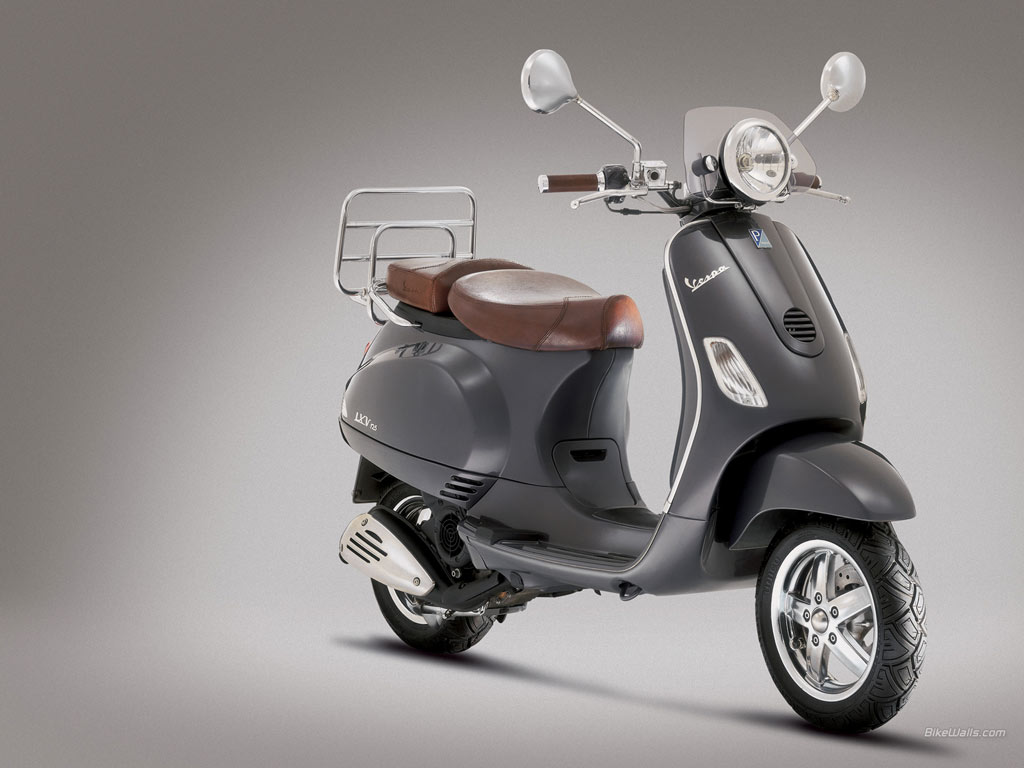 Modern Vespa Scooters - HD Wallpaper 