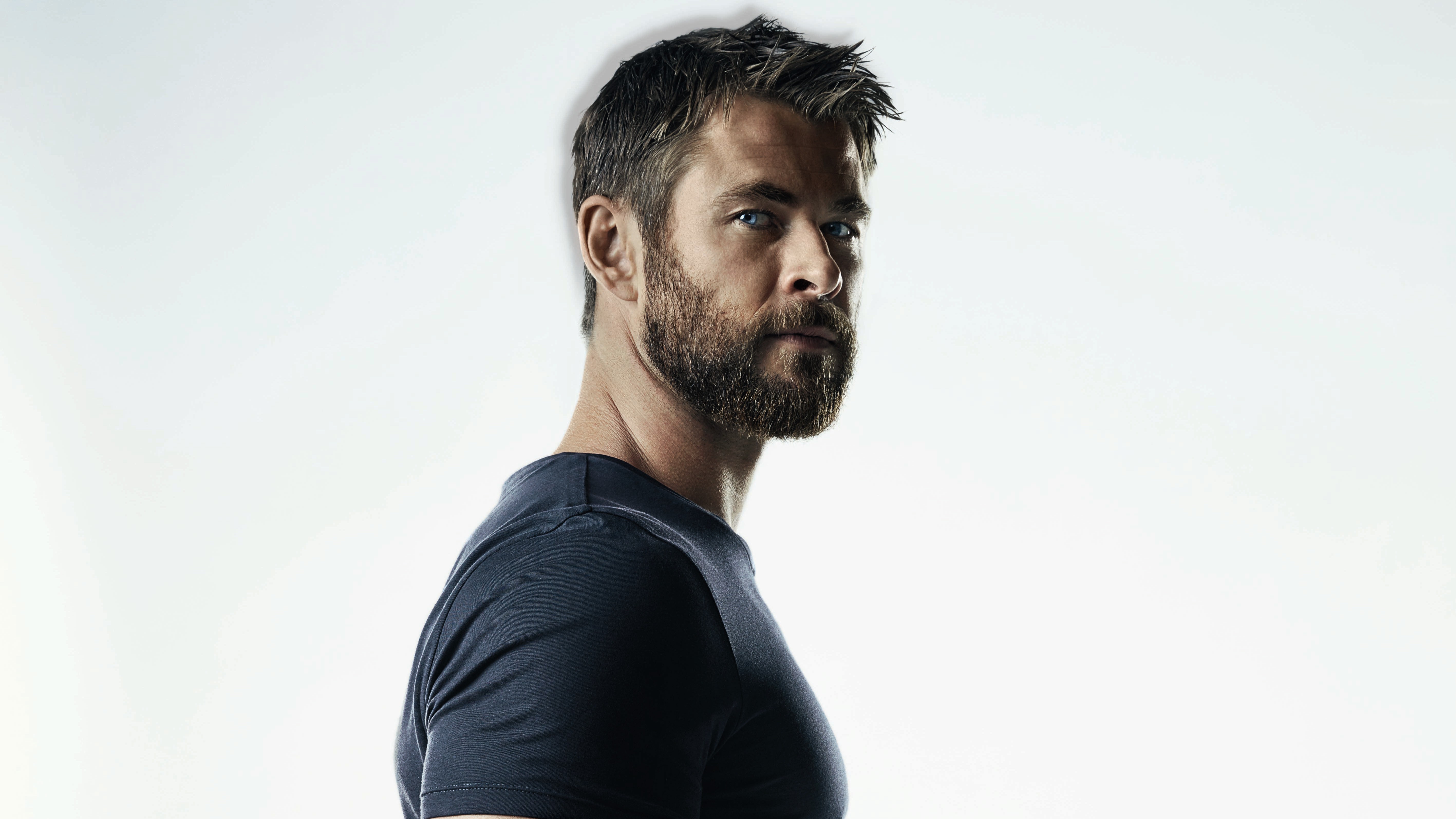 Handsome Actor Chris Hemsworth 5k Wallpaper - Chris Hemsworth - HD Wallpaper 