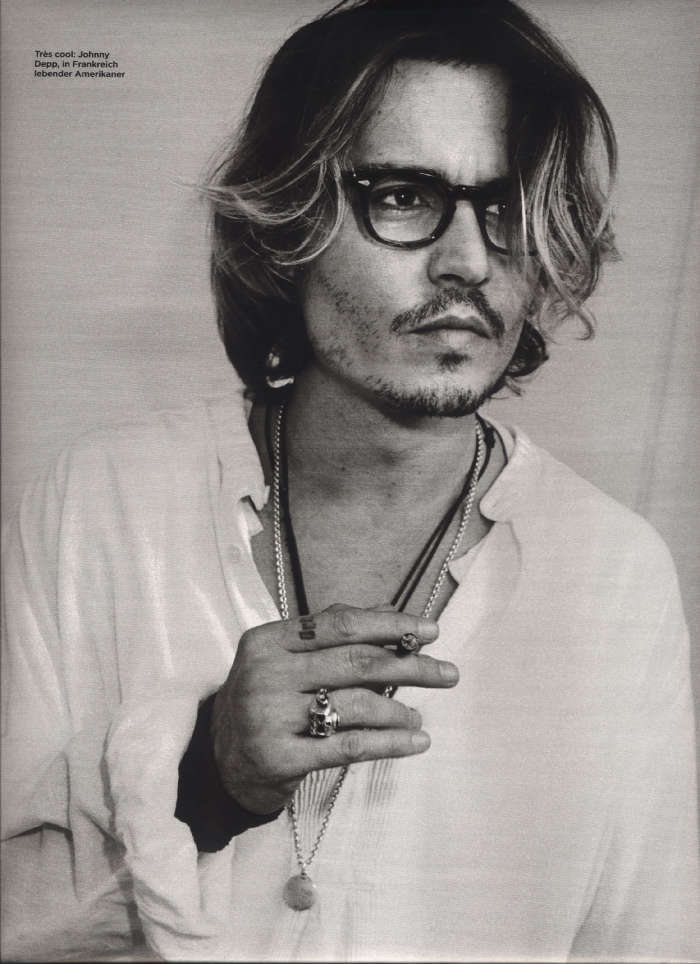 Johnny Depp - 700x964 Wallpaper 