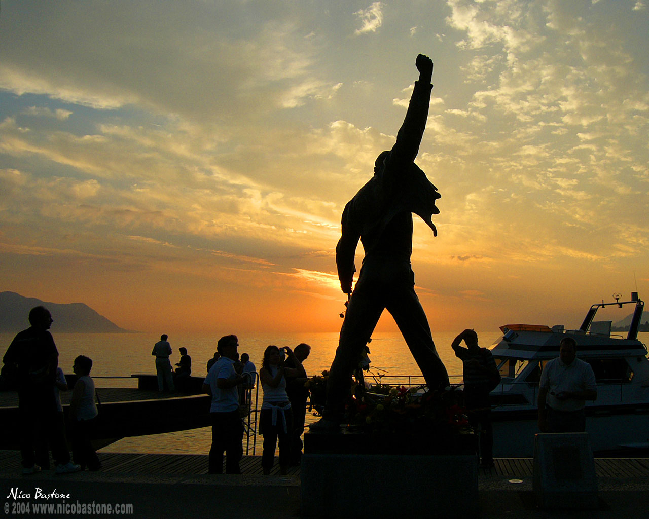 Freddie Mercury Wallpaper - Freddie Mercury Statue - HD Wallpaper 