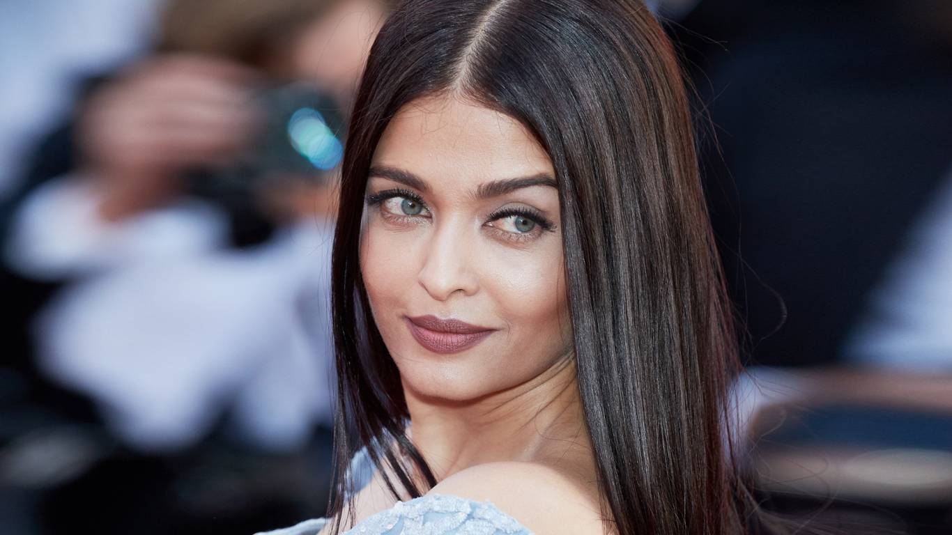 Aishwarya Rai Bachchan Wallpapers - Aishwarya Rai - HD Wallpaper 