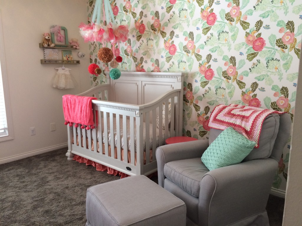 Floral Nursery Accent Wall - HD Wallpaper 
