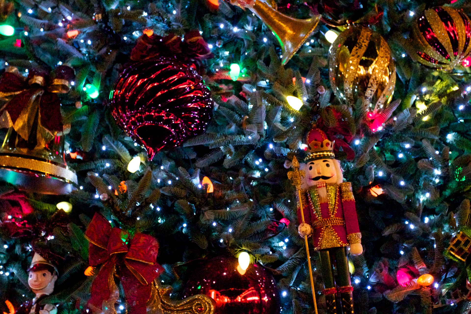 Christmas Tree Ornaments - HD Wallpaper 