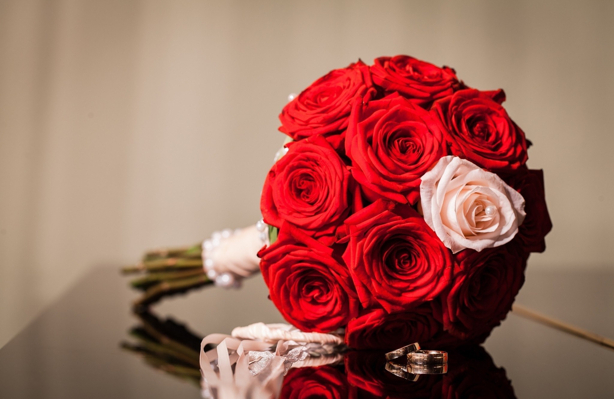 Flowers Red Rings Roses Bouquet Wallpaper - Red Rose Wallpaper Of Flowers -  2048x1331 Wallpaper 