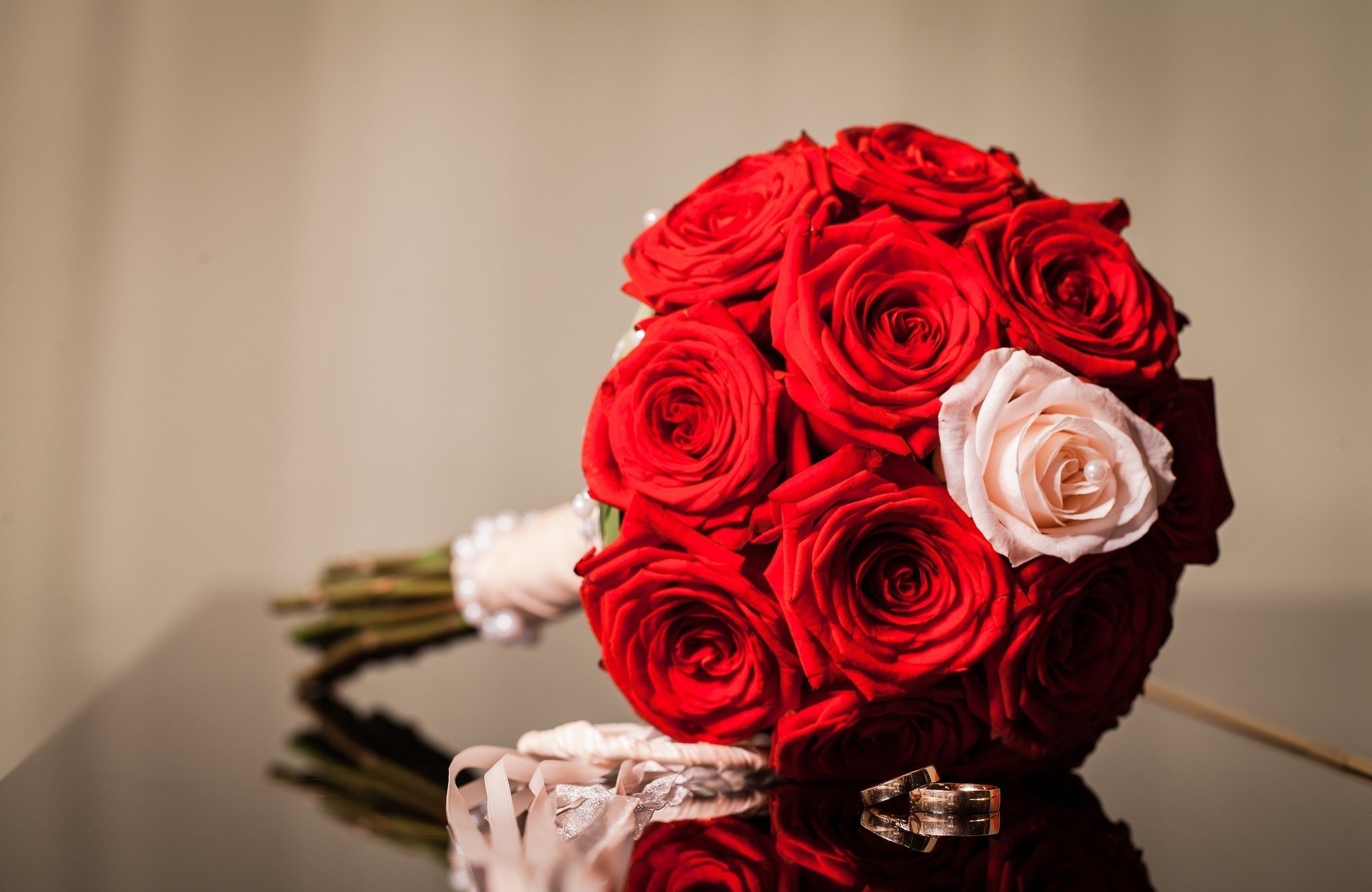 Flowers Red Rings Roses Bouquet Wallpaper - Red Rose Wallpaper Of Flowers - HD Wallpaper 