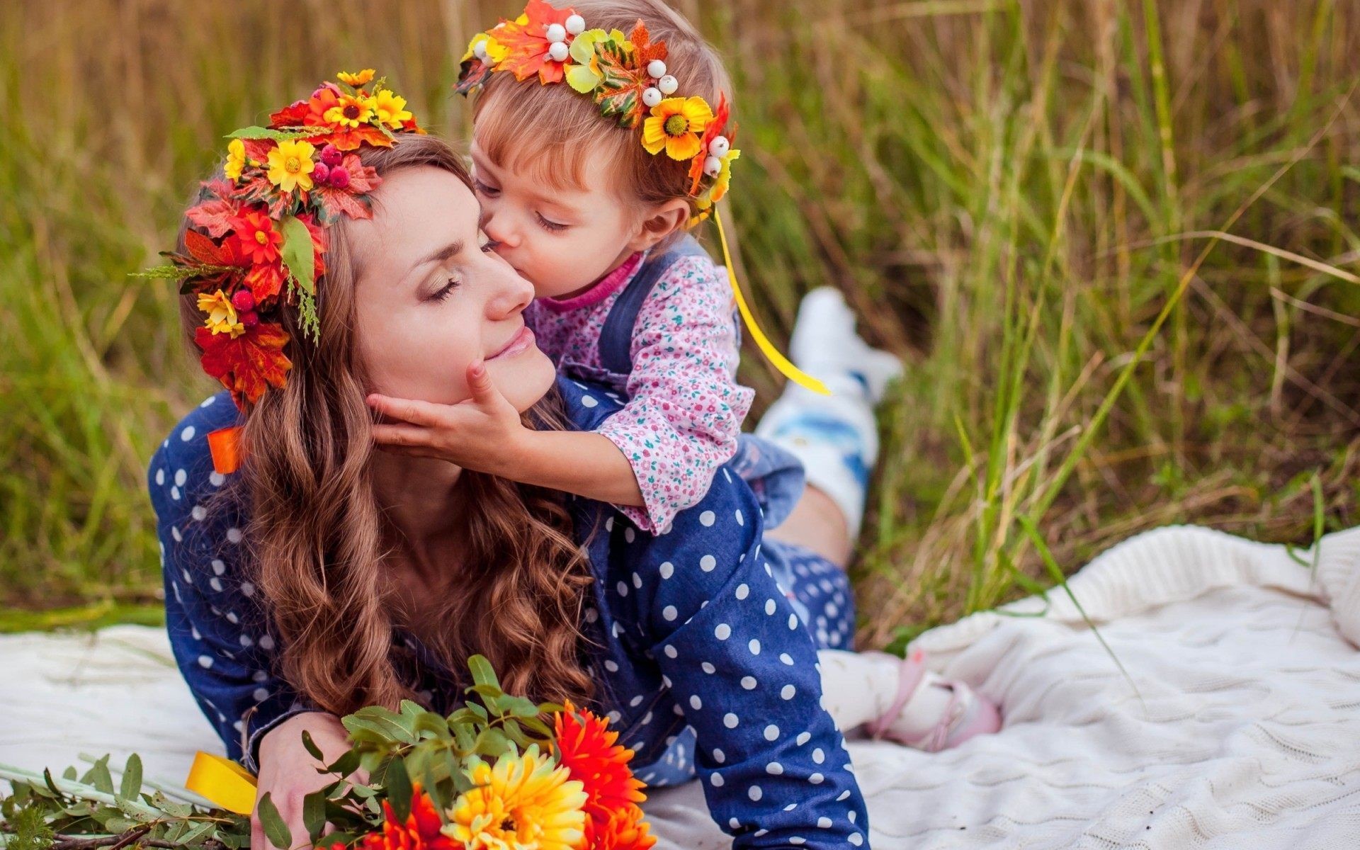 Mother Daughter Love Wallpaper Download Of Cute Family - Love You Mom Hd - HD Wallpaper 