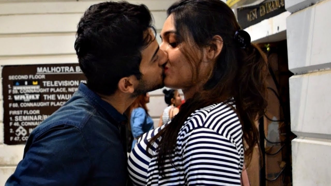 Kissing Prank India - HD Wallpaper 