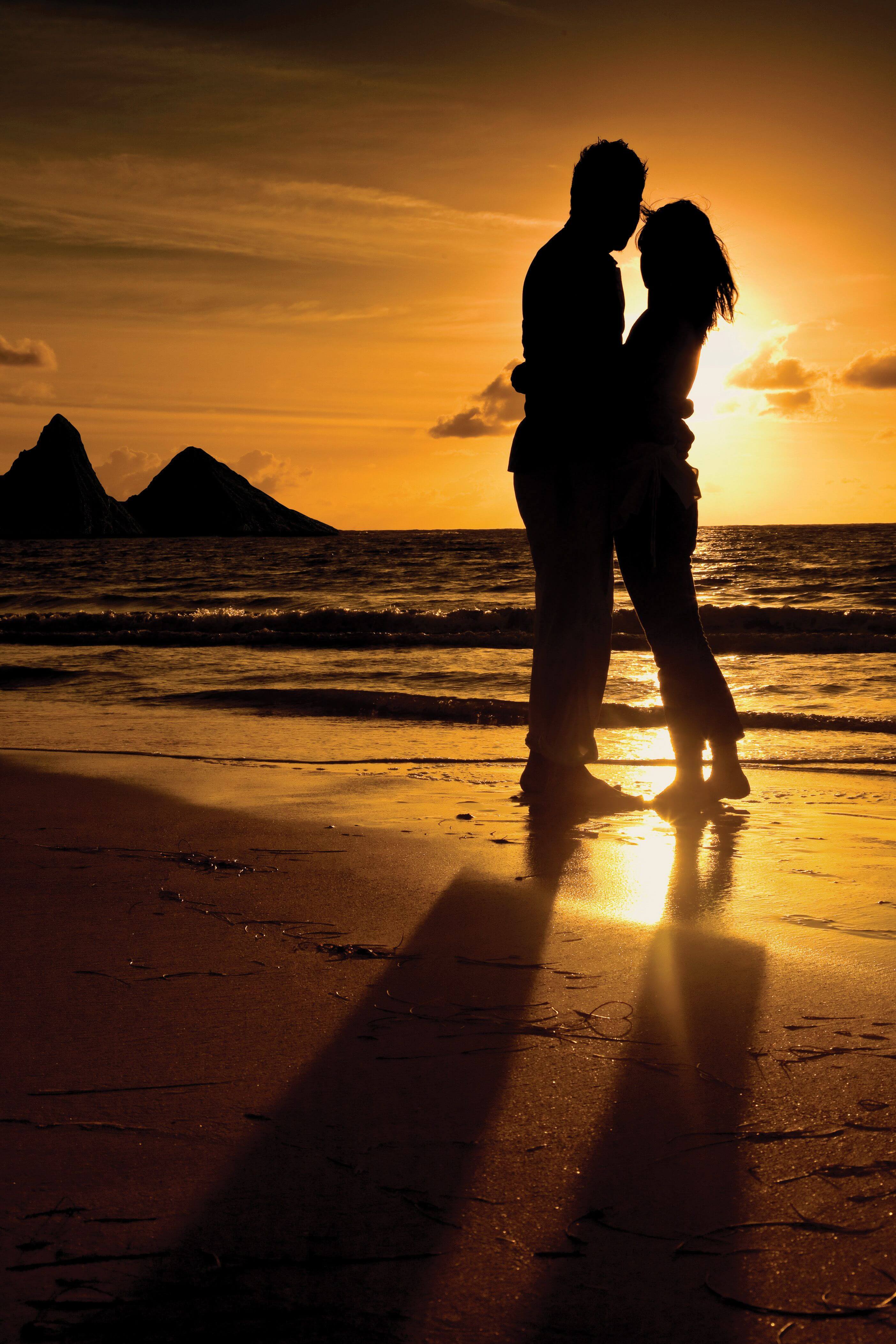 Romance On Beach Sunset - HD Wallpaper 
