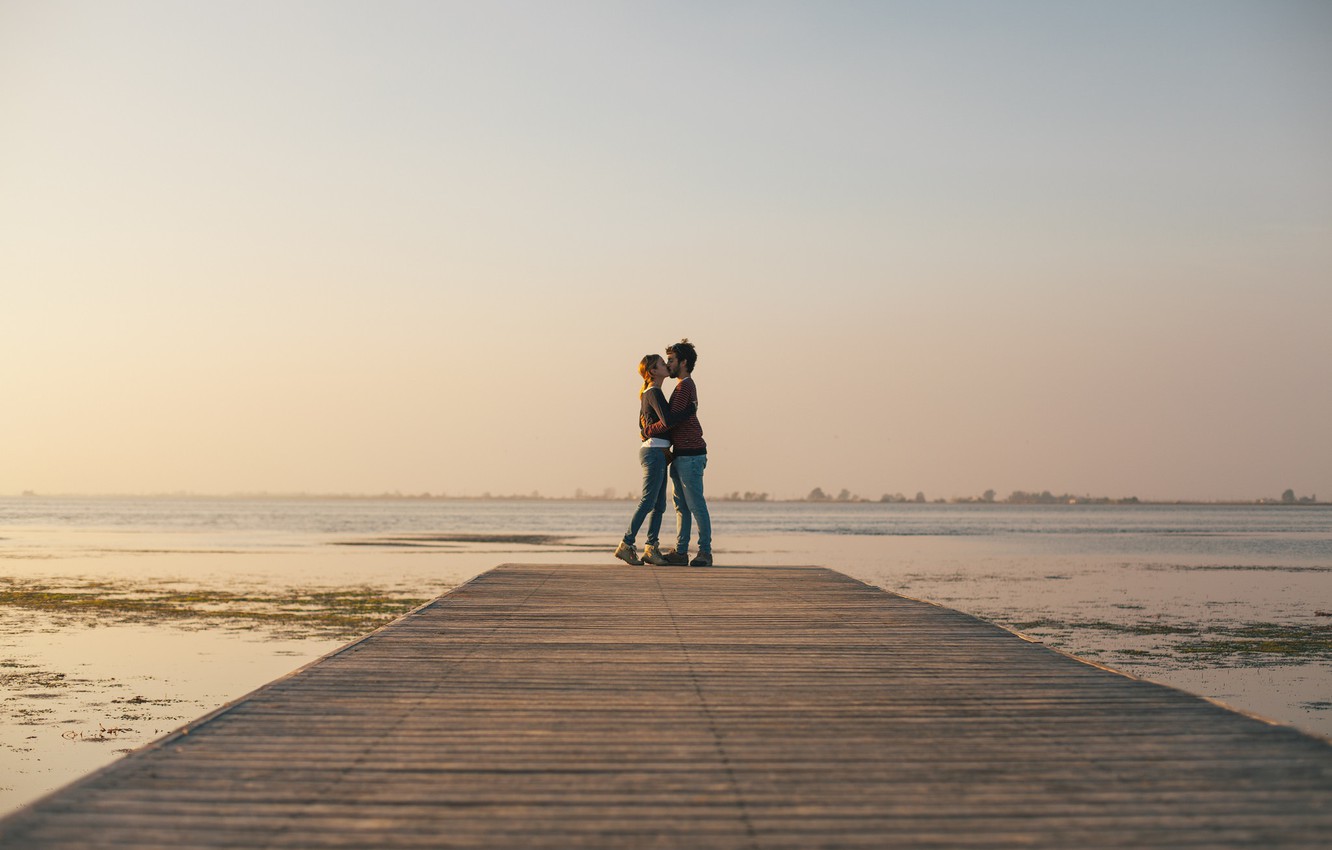 Photo Wallpaper Love, Twilight, Sunset, Lake, Kiss, - Boardwalk - HD Wallpaper 