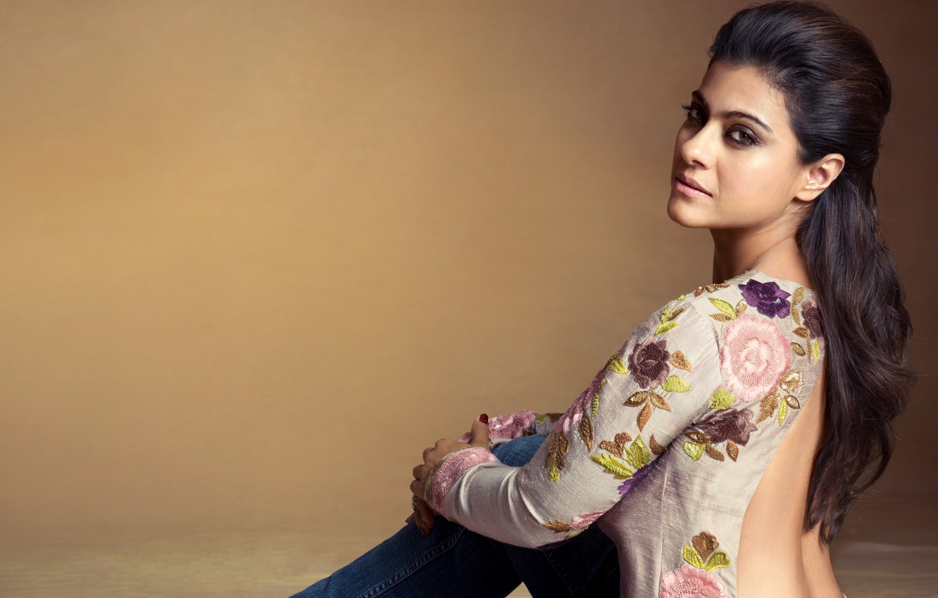 Photo Wallpaper Actress, Bollywood, Waggled, Kajol, - Kajol Hd - HD Wallpaper 