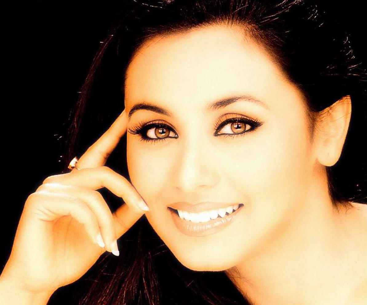 Rani Mukherjee - HD Wallpaper 