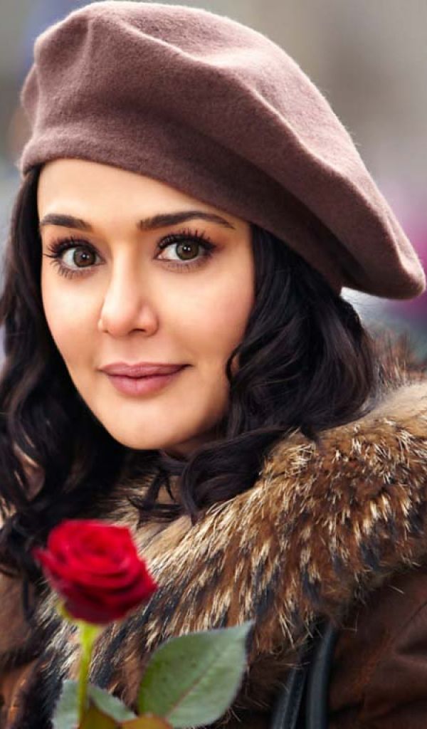 Preity Zinta - HD Wallpaper 