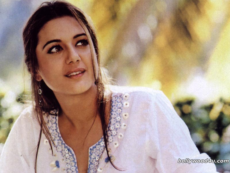Preity - Preity Zinta Pakistan - HD Wallpaper 