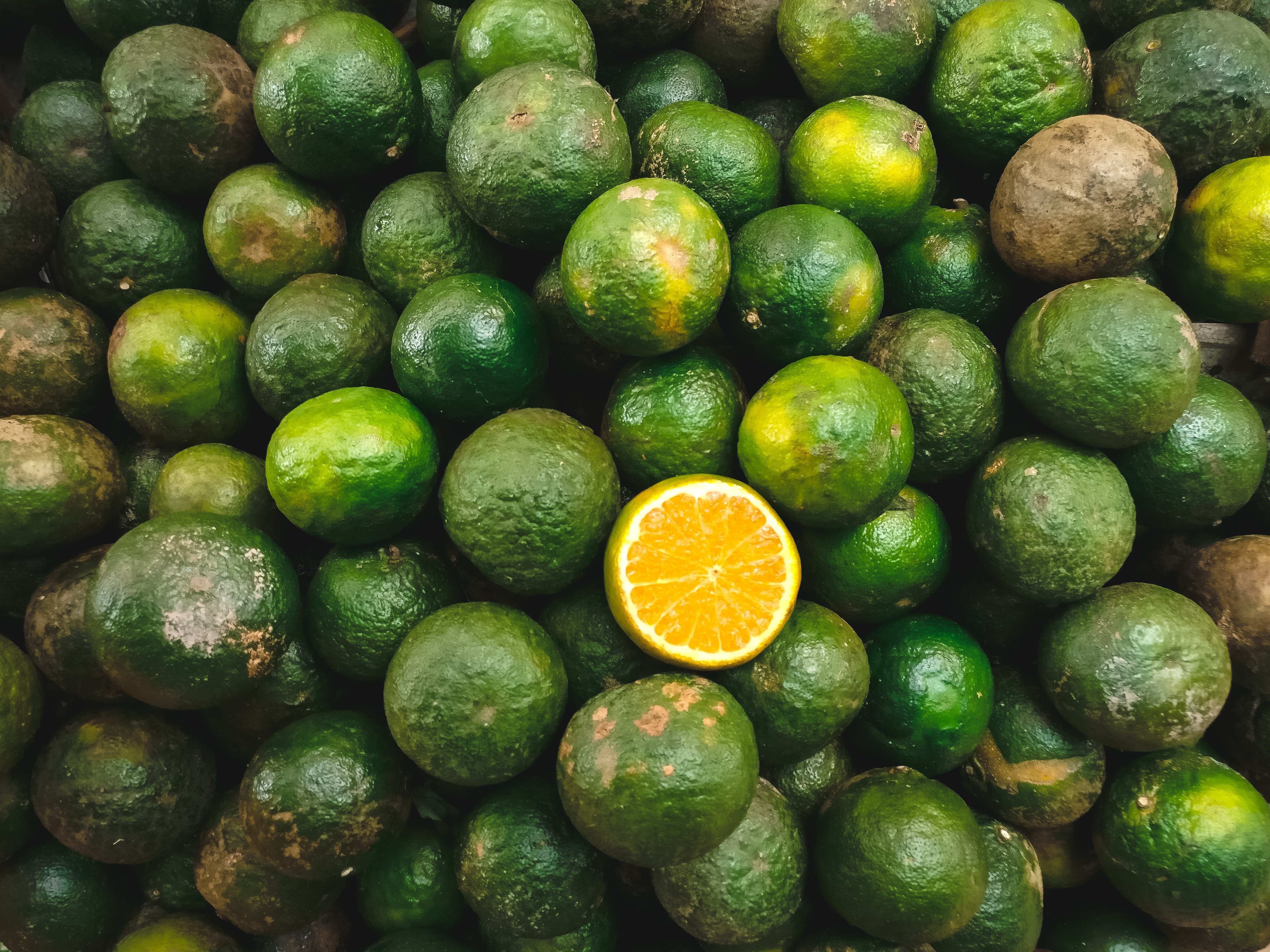 Wallpaper Limes, Citrus, Fruits - Fruit Green Orange Background - HD Wallpaper 
