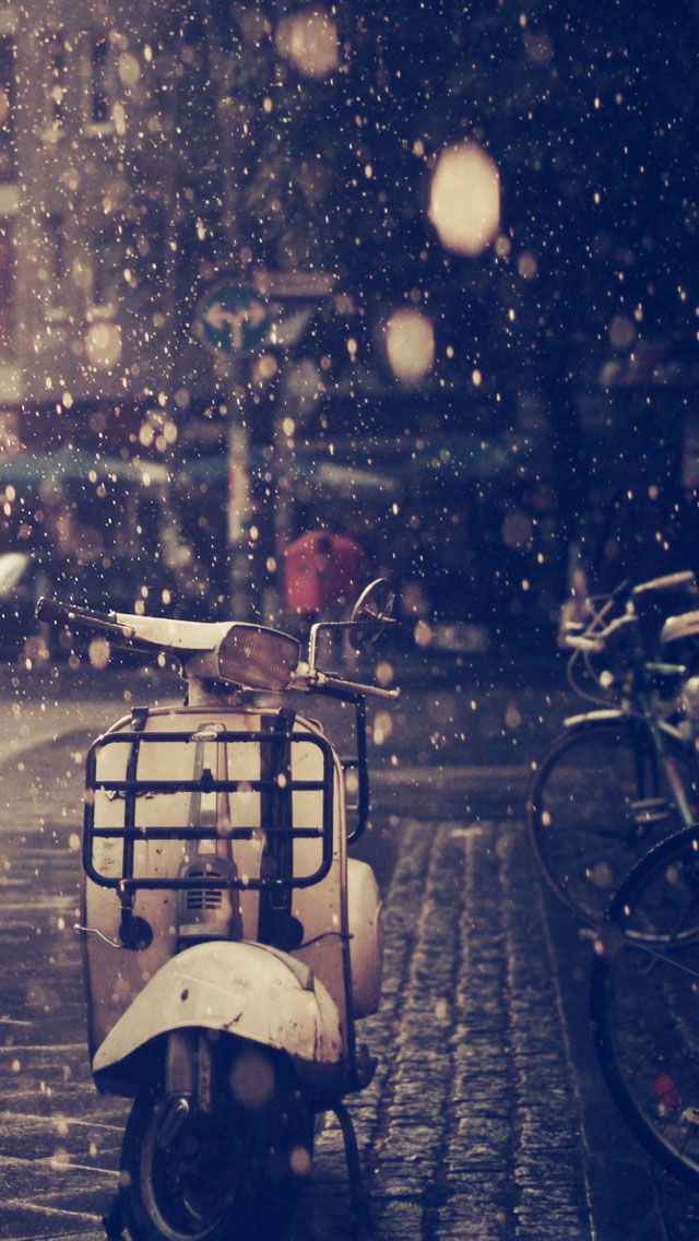 Motorcycle Iphone Wallpaper - Rain Wallpaper Hd Portrait - HD Wallpaper 