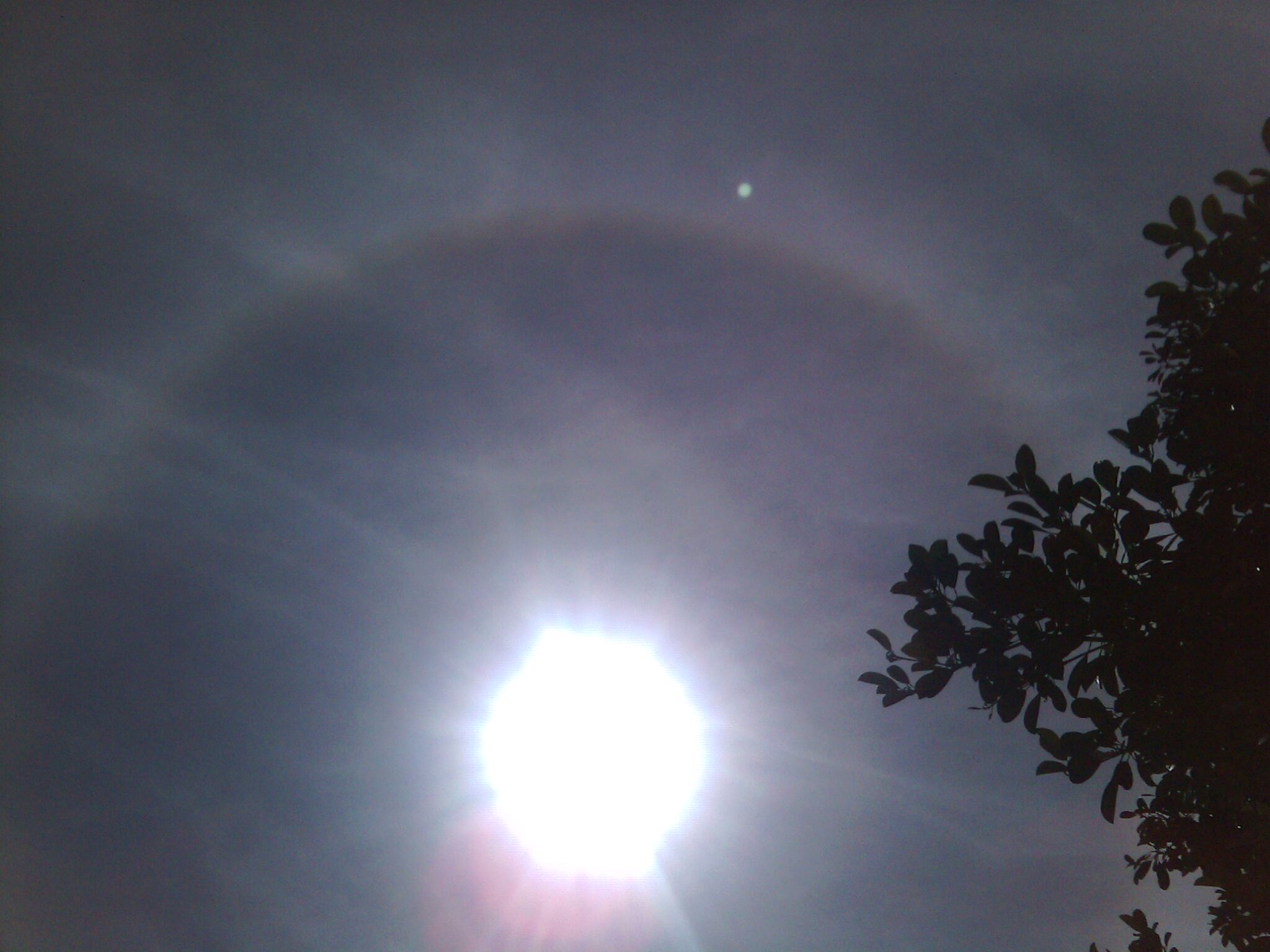 Pelangi Melingkari Matahari - HD Wallpaper 