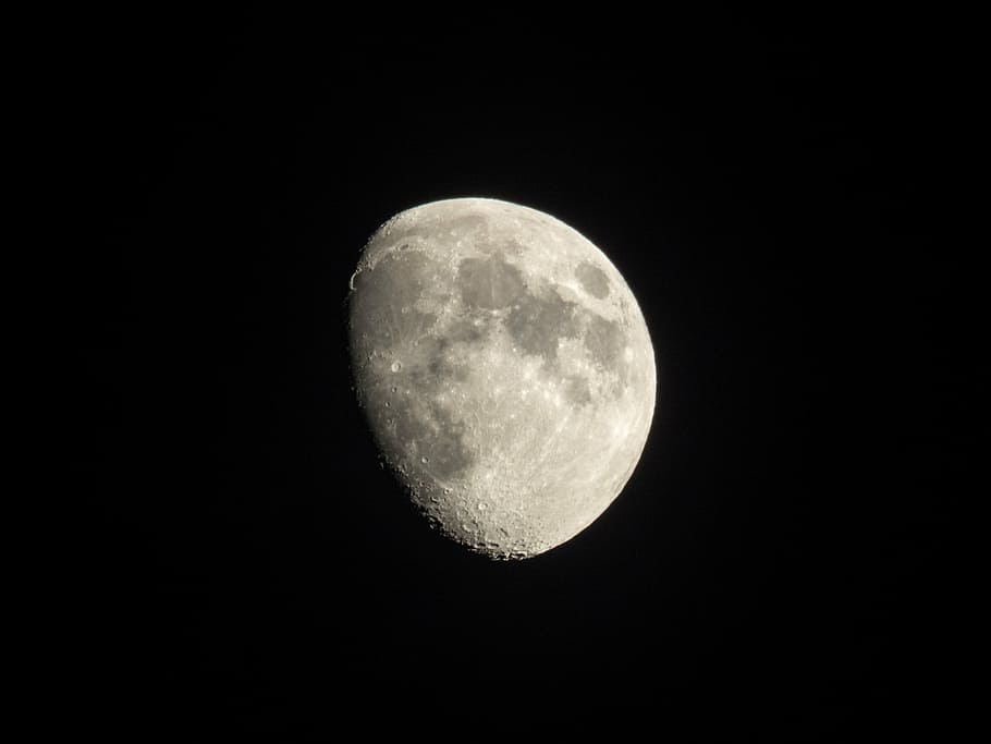 Wallpaper Digital Bulan, Foto, Bulan, Gelap, Malam, - Waxing Gibbous Moon Background - HD Wallpaper 
