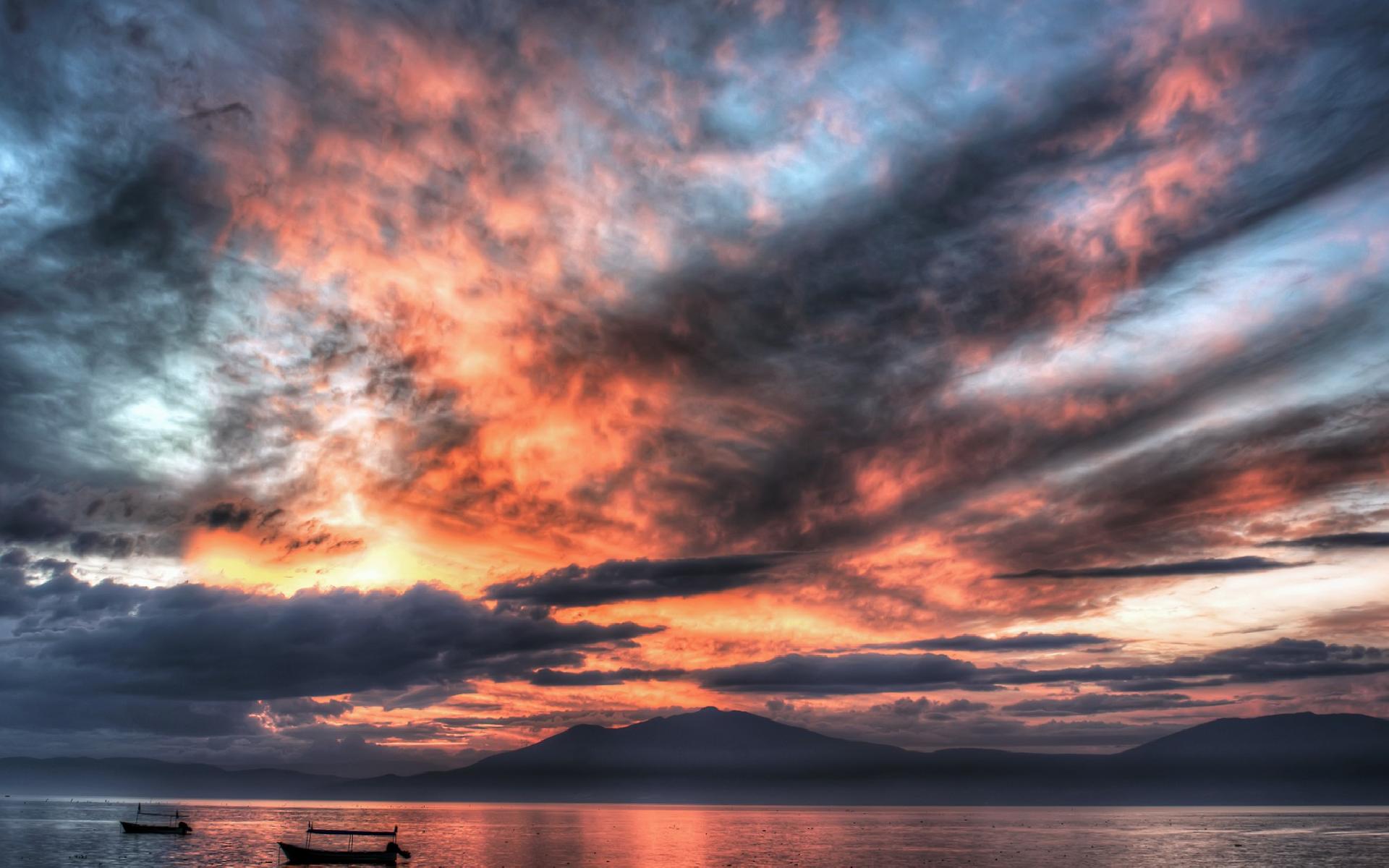 Siyah Bulutlar Ve Kızıl Güneş Işığı Wallpaper - Peaceful Wallpaper Hd Iphone - HD Wallpaper 