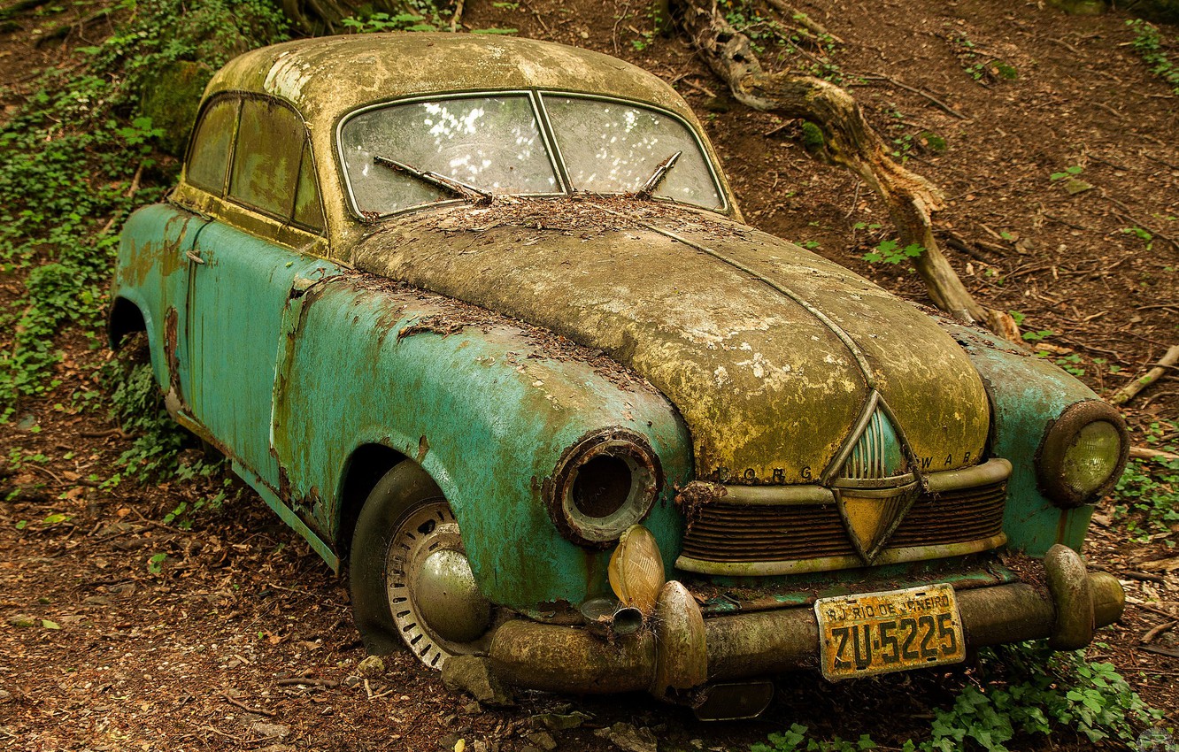 Photo Wallpaper Forest, Abandoned, Rust, Old, Car - Antique Car - HD Wallpaper 