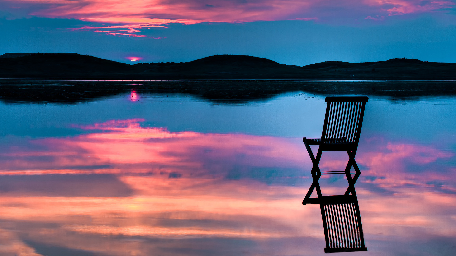 Mirrored Backgrounds - HD Wallpaper 