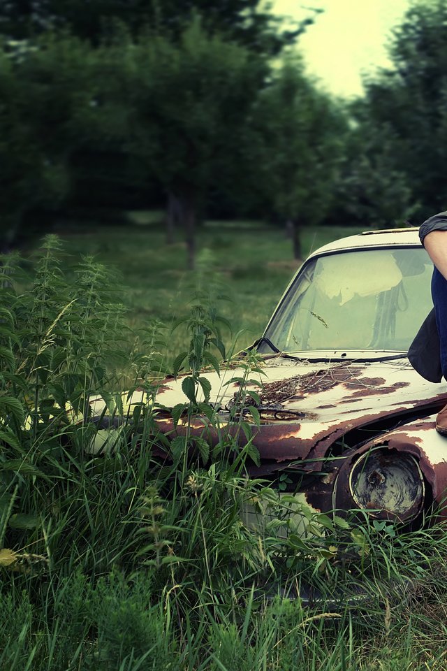 Self, Old-car, Motor, Vintage, White, Picture, Insert - Homme Avec Vieille Voiture - HD Wallpaper 