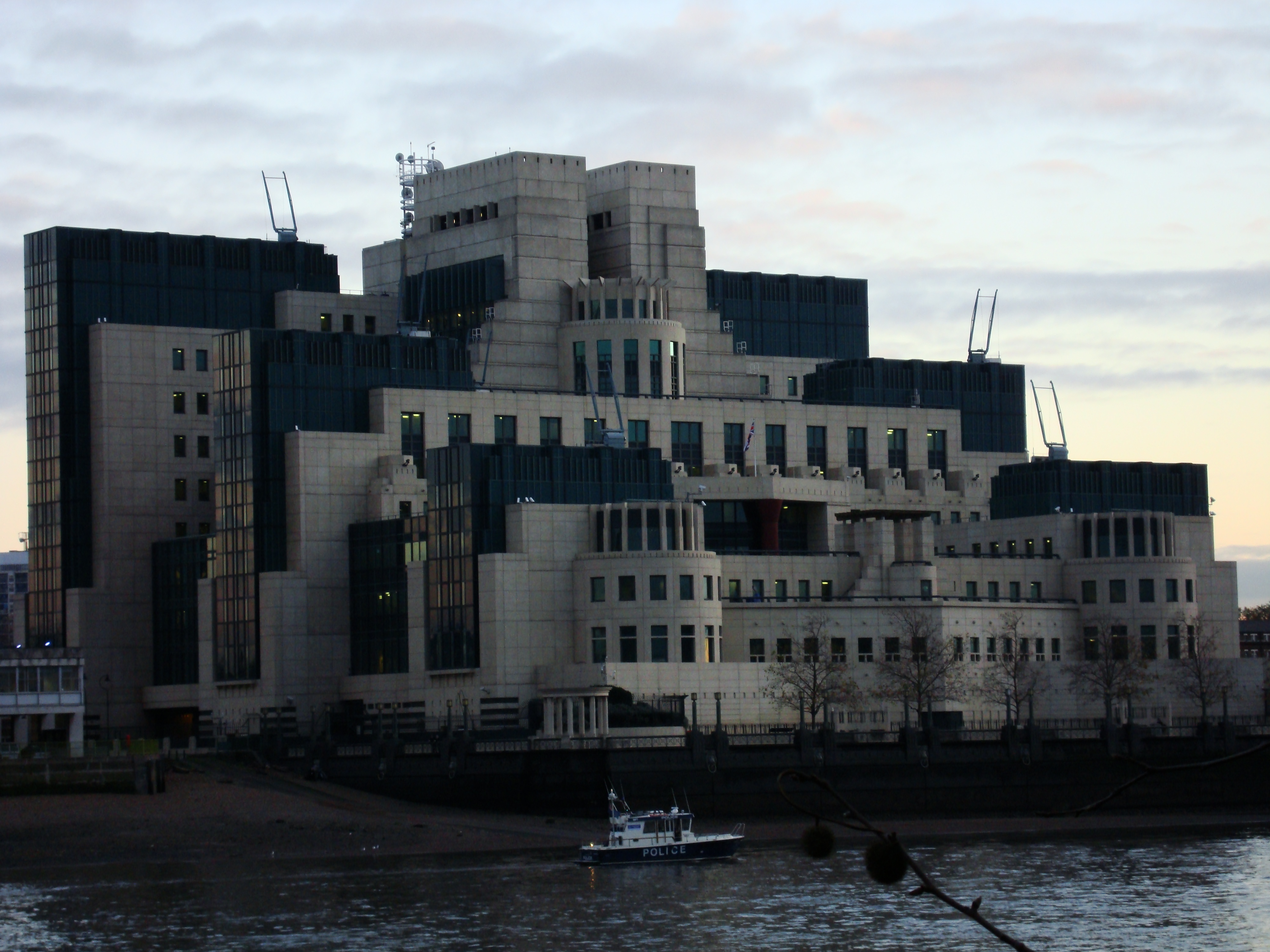 Mi6 Hq - Sis Building - HD Wallpaper 