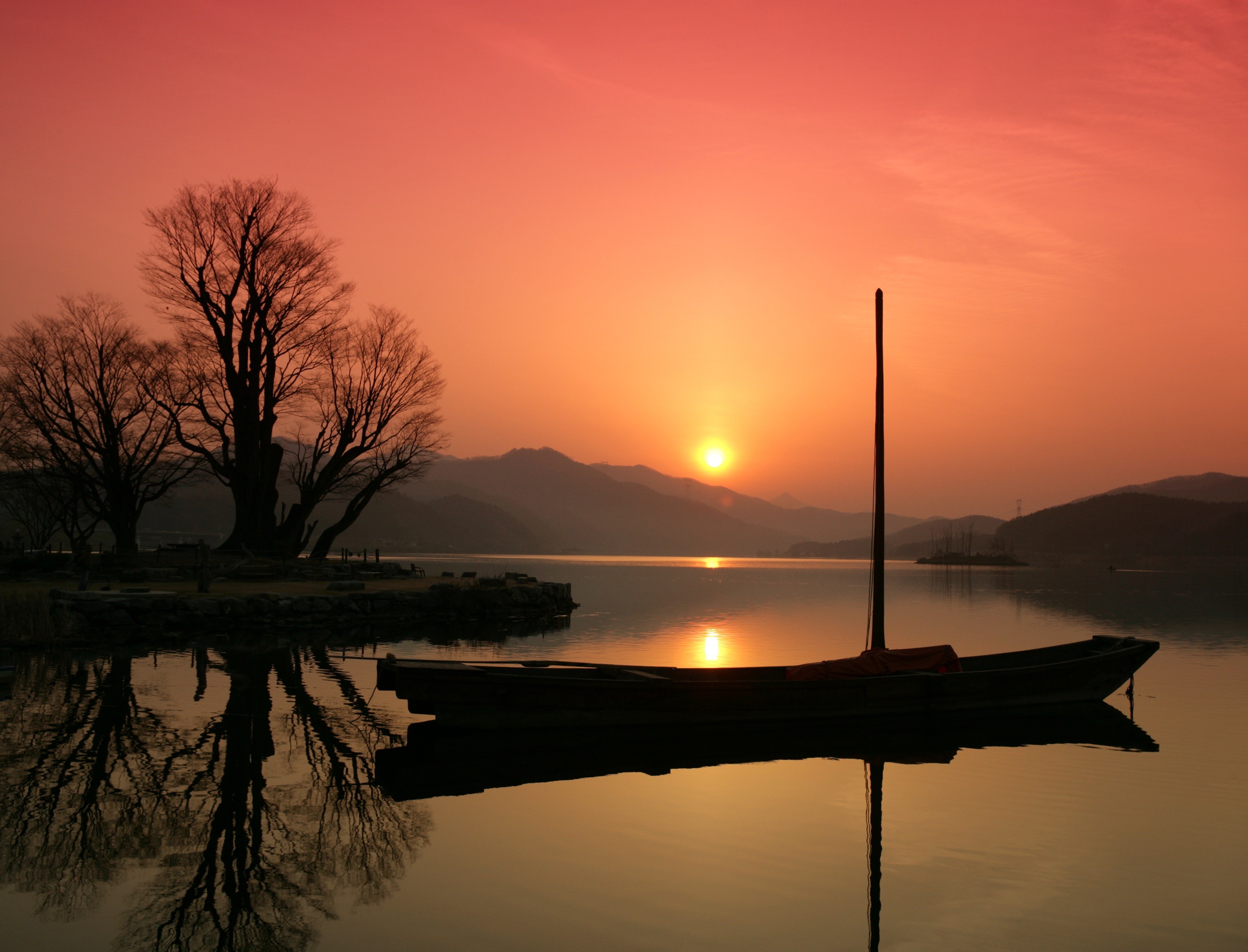 Wallpaper Of Boat, Lake, Silhouette, South Korea, Sunrise, - Boat In Lake Hd - HD Wallpaper 