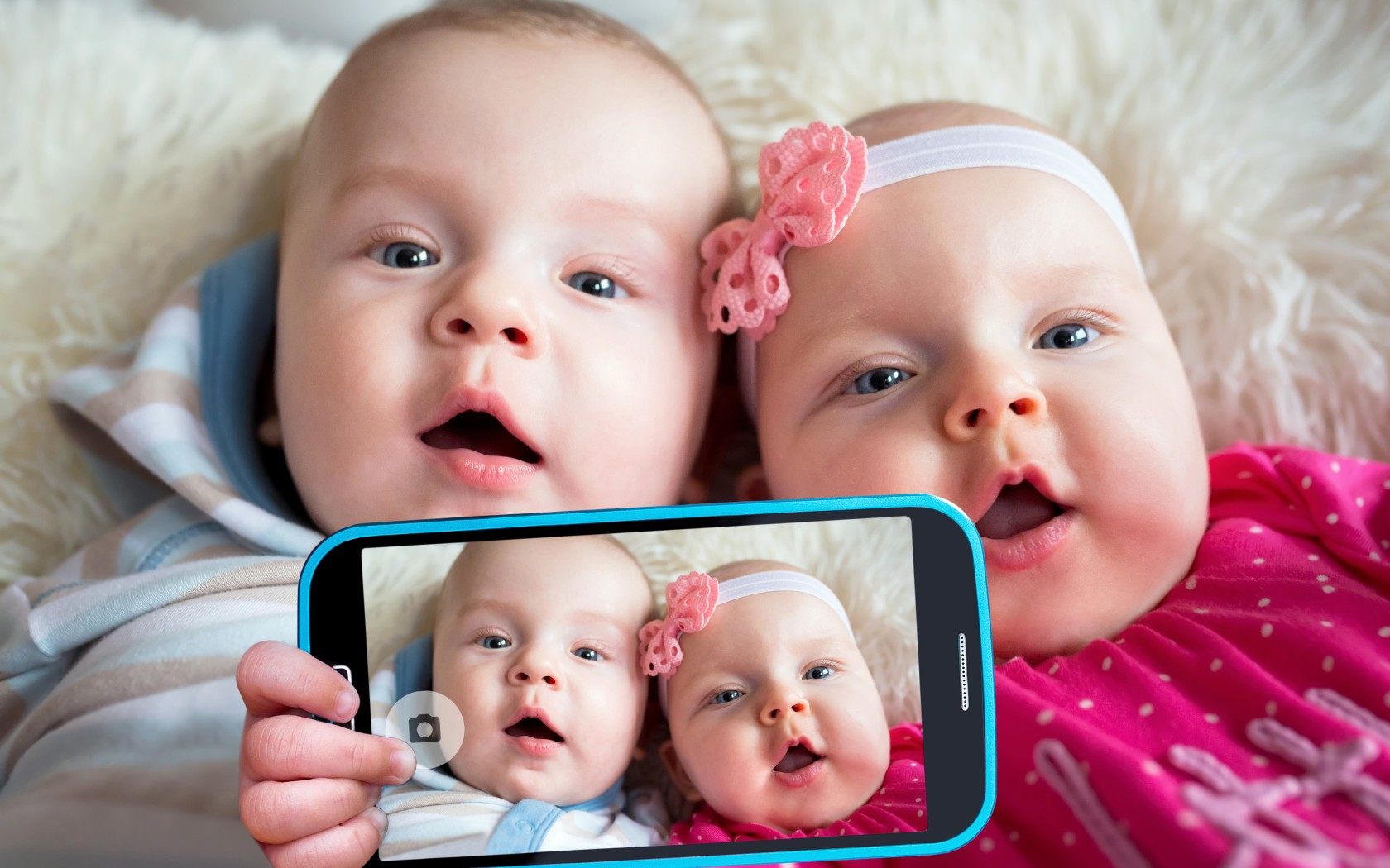 Sister Brother Cute Selfie Wallpaper - Cute Whatsapp Dp Download -  1680x1050 Wallpaper 