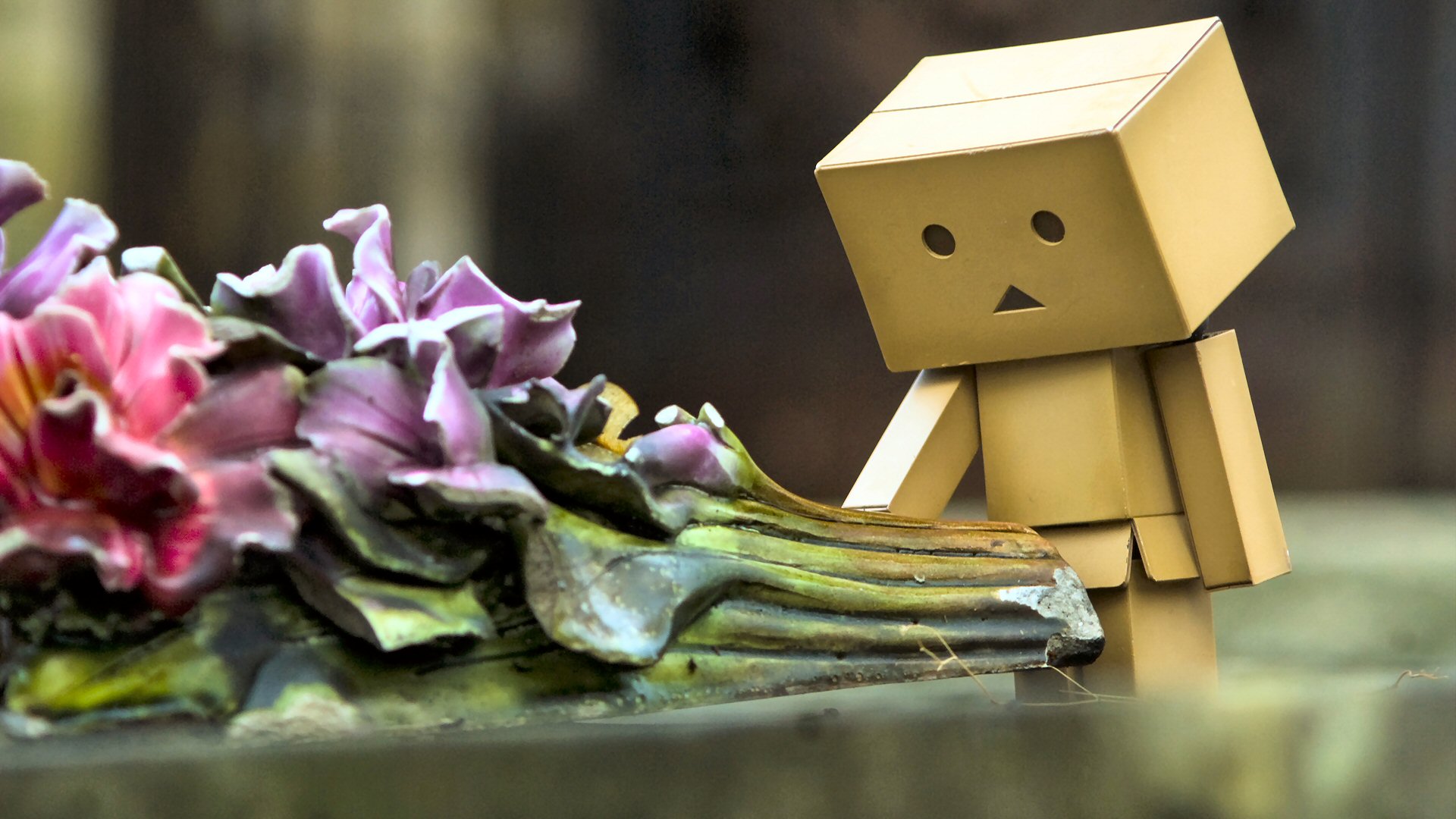 Danbo Broken Heart - HD Wallpaper 