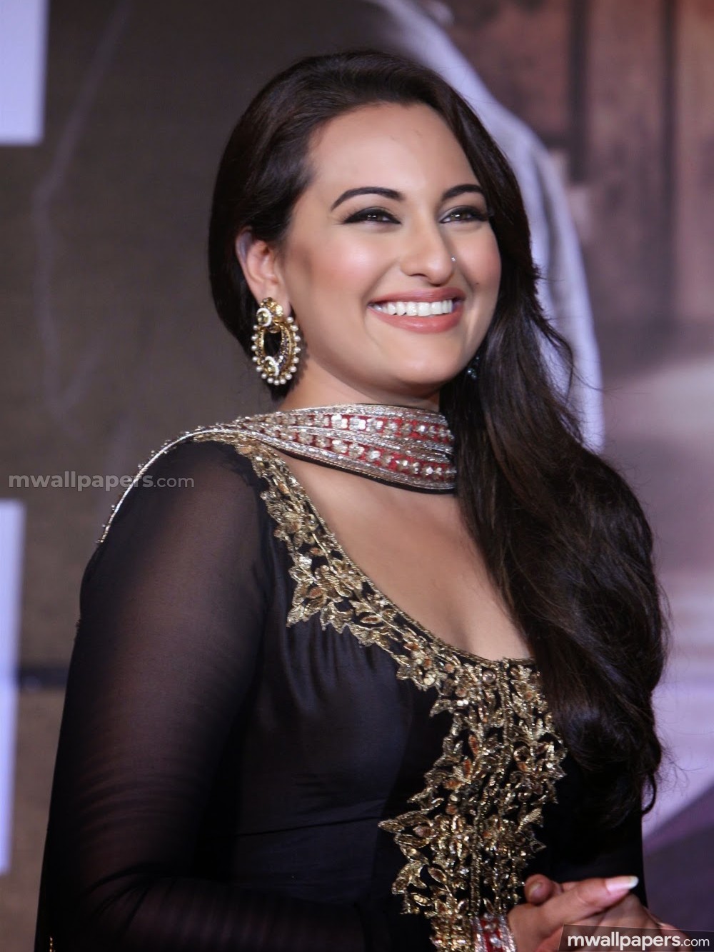 Sonakshi Sinha Once Upon A Time In Mumbaai Again - HD Wallpaper 