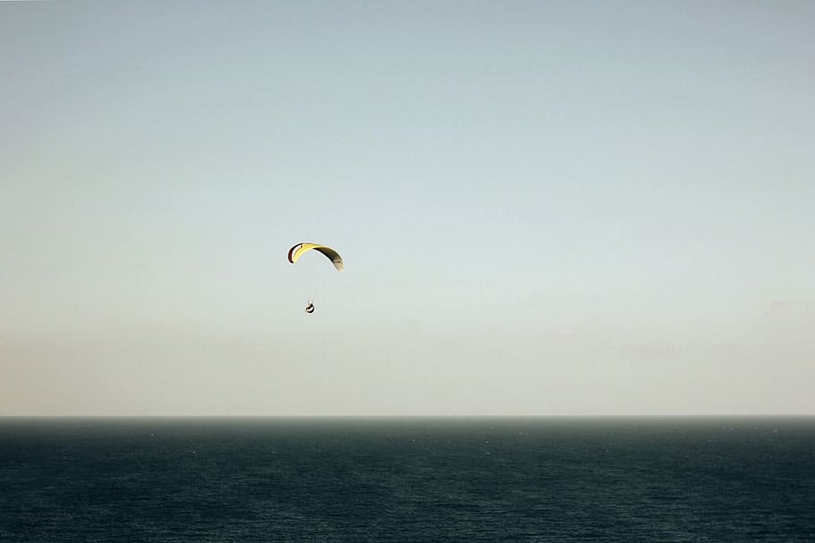 Indonesia, Pantai Gunung Payung, Sea, Adventure, Sky, - Paragliding - HD Wallpaper 