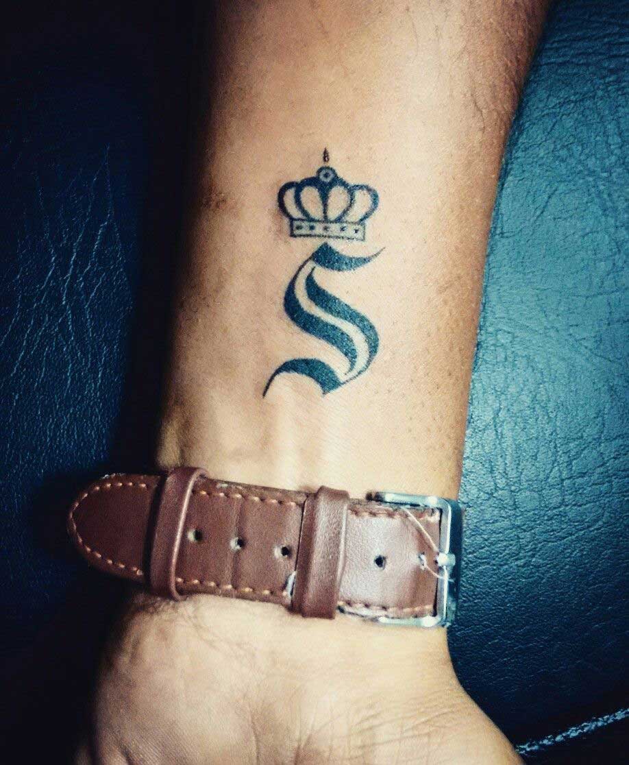 S Letter Tattoo Design - HD Wallpaper 