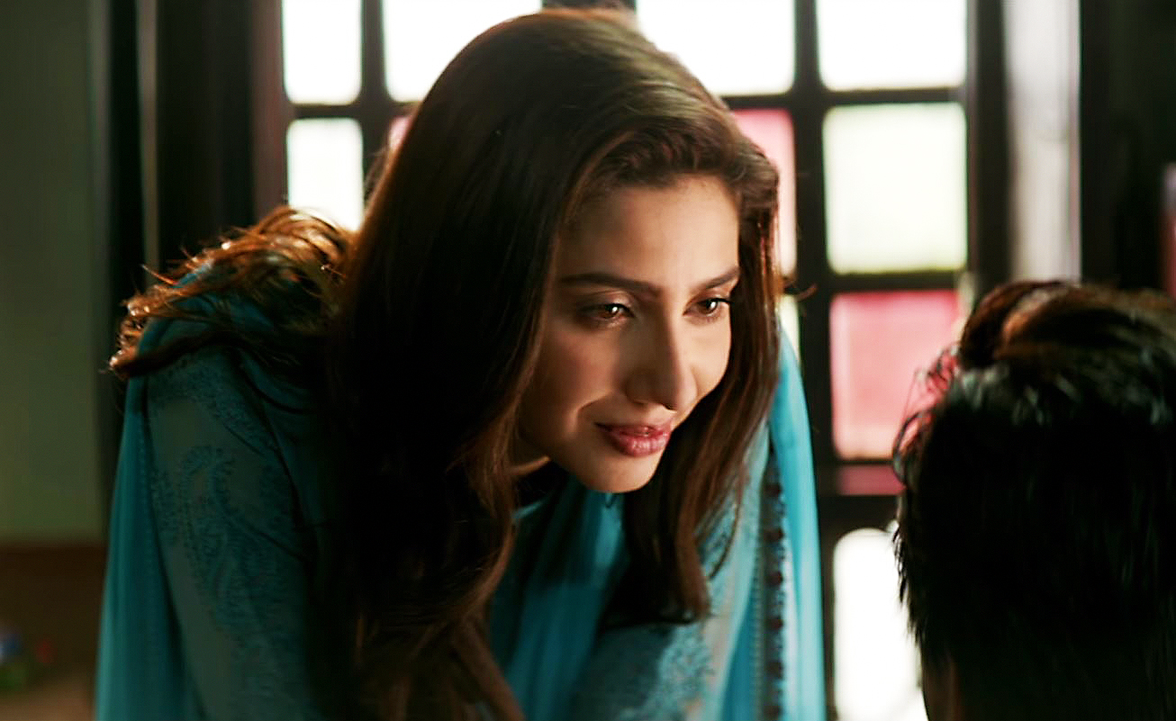 Mahira Khan Pic In Raees - HD Wallpaper 