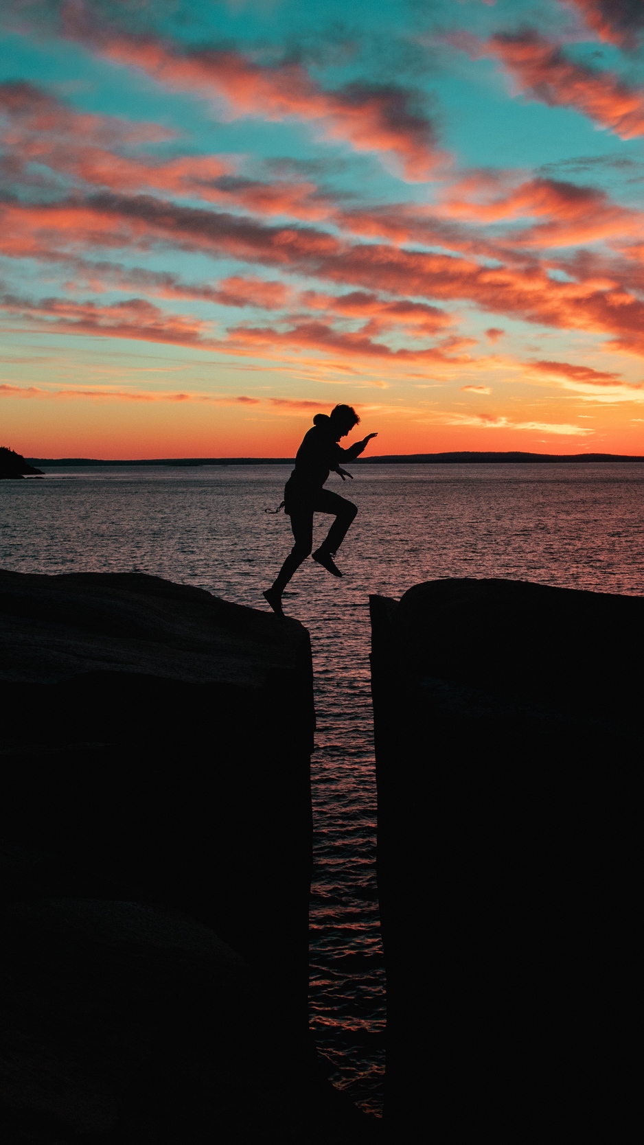 Wallpaper Silhouette, Man, Jump, Sea - Cliff Jump Wallpaper Iphone - HD Wallpaper 