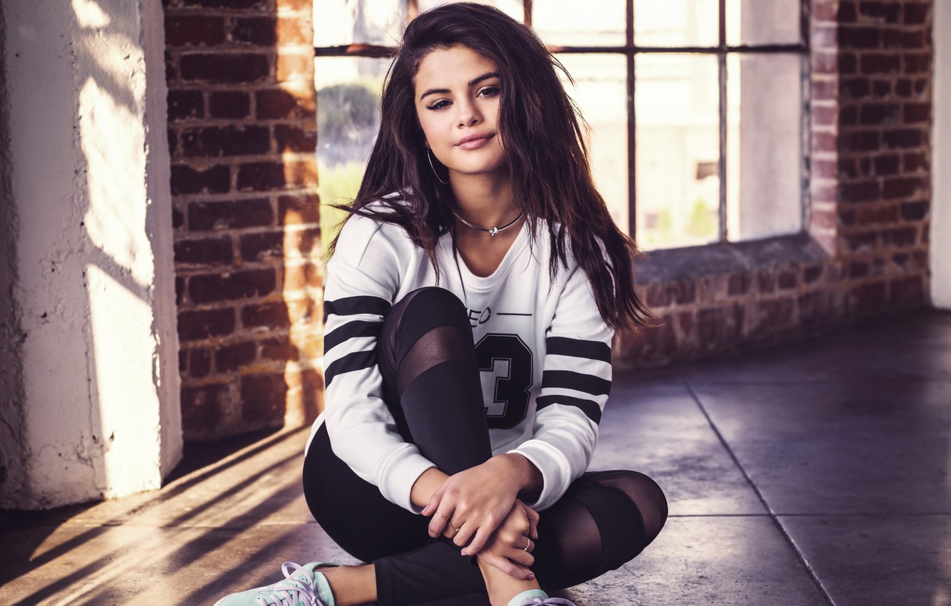 Photo Wallpaper Look, Brunette, Beauty, Selena Gomez, - Beautiful Love Selena Gomez - HD Wallpaper 