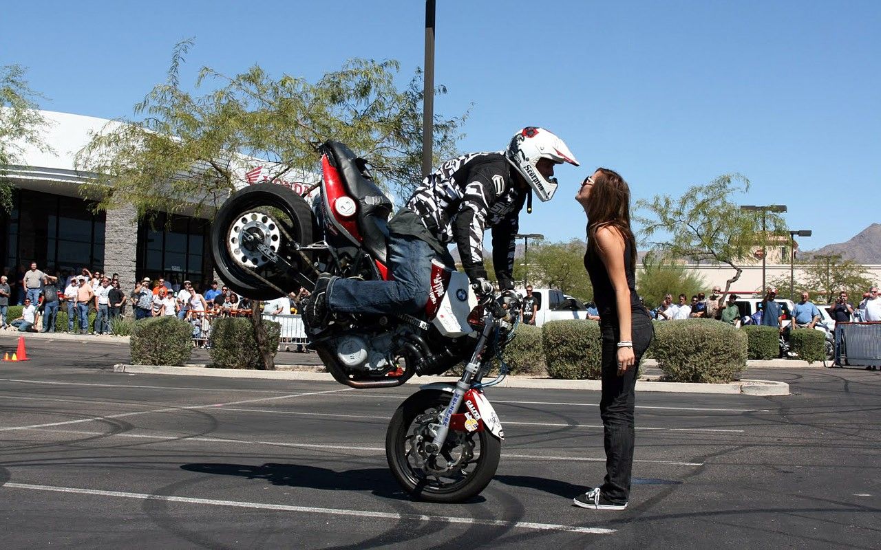 R15 Stunts Hd Wallpaper - Bikes Stunts Wallpapers Hd 1080p - HD Wallpaper 