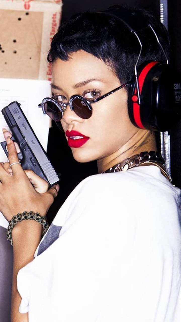 Rihanna, Wallpaper, And Wallpapers Image - Rihanna In Headphone - HD Wallpaper 