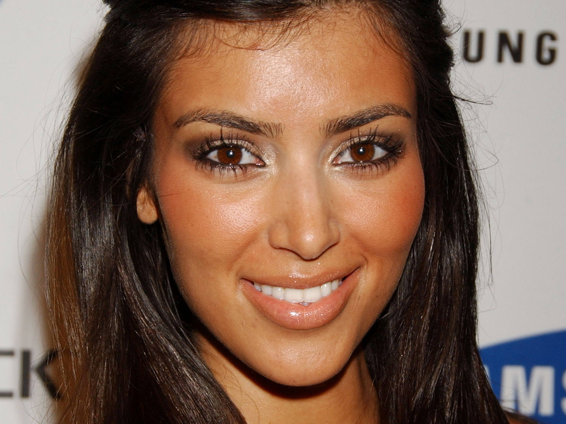 Kim Kardashian - HD Wallpaper 