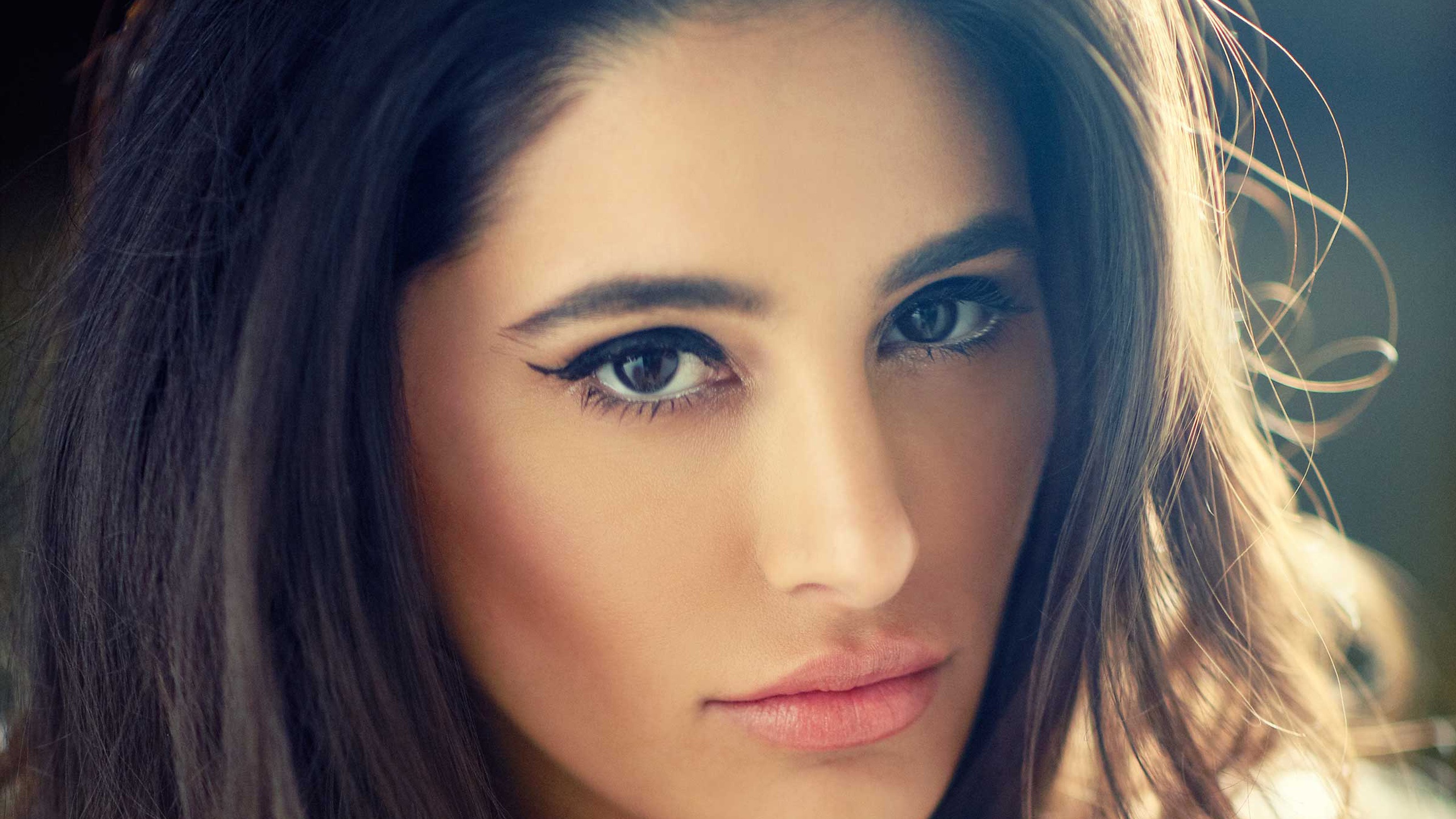 Nargis Fakhri Indian Actress - HD Wallpaper 