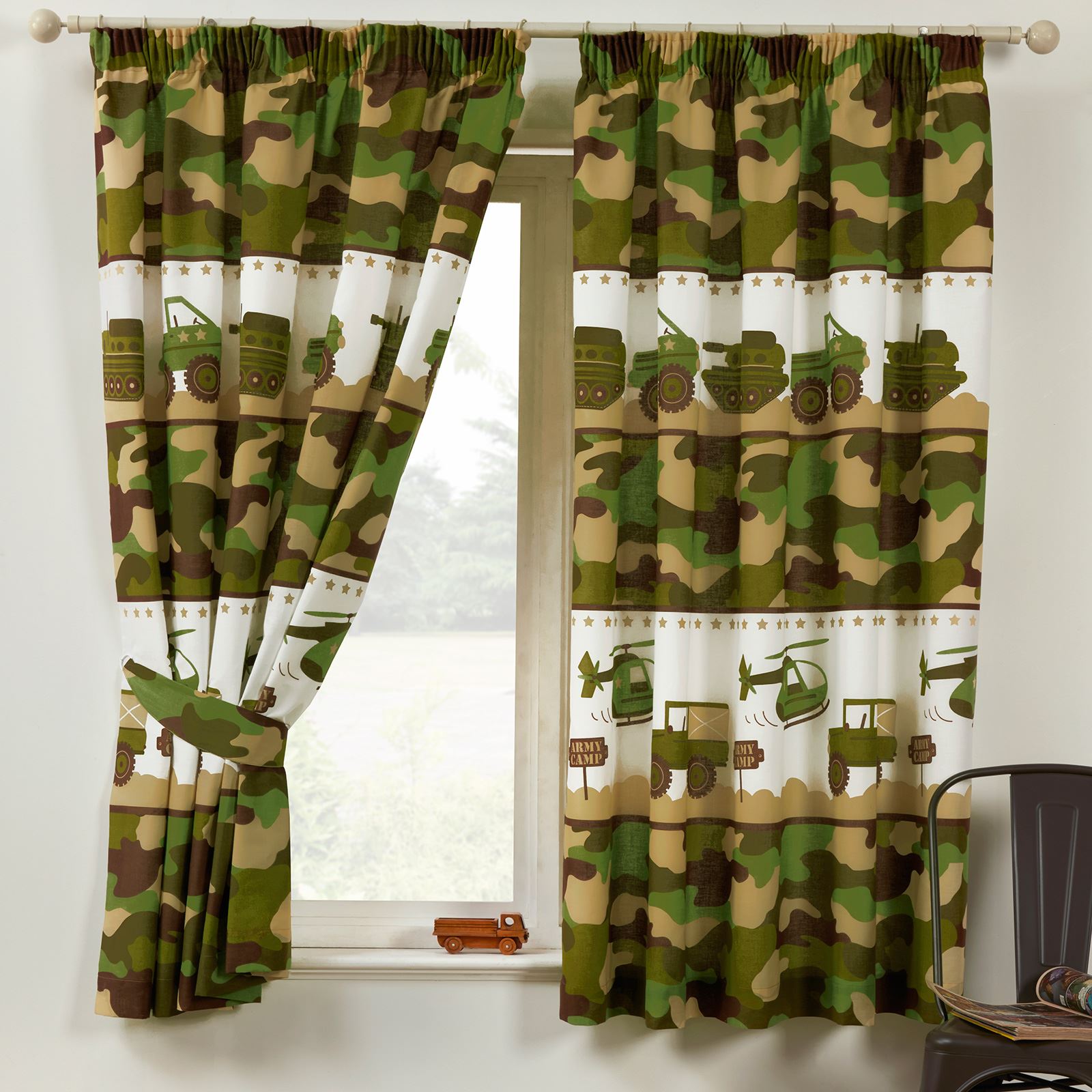 Matching Curtains - HD Wallpaper 