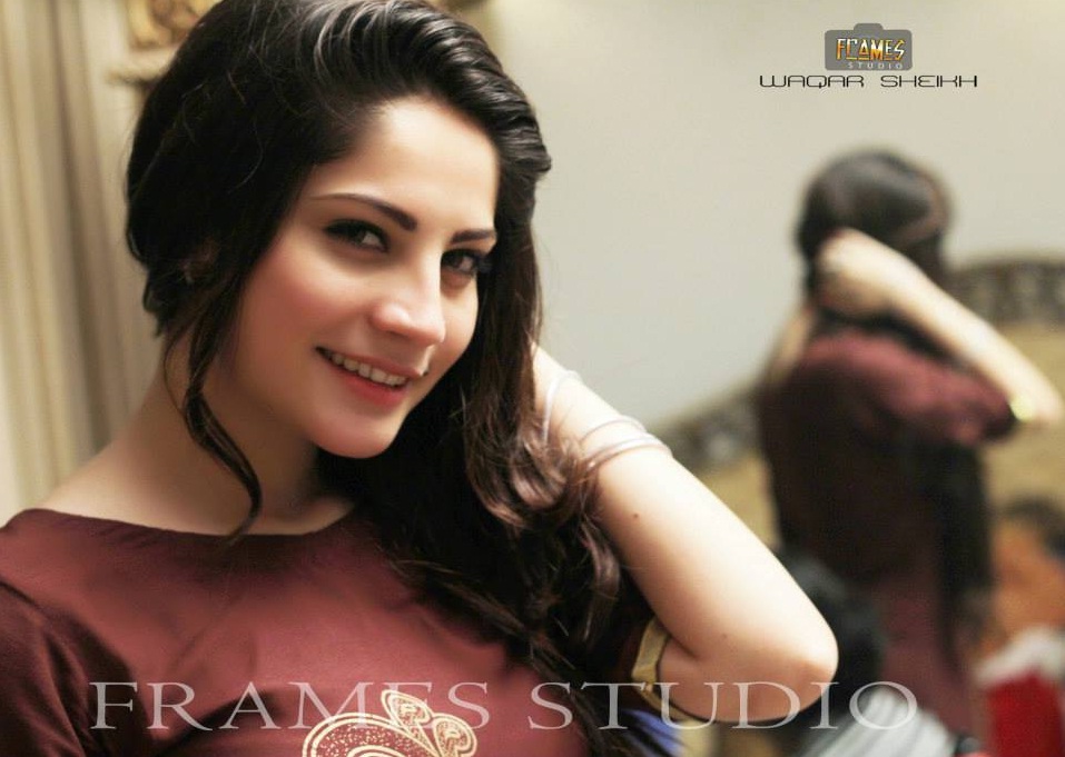 Neelam Muneer - HD Wallpaper 
