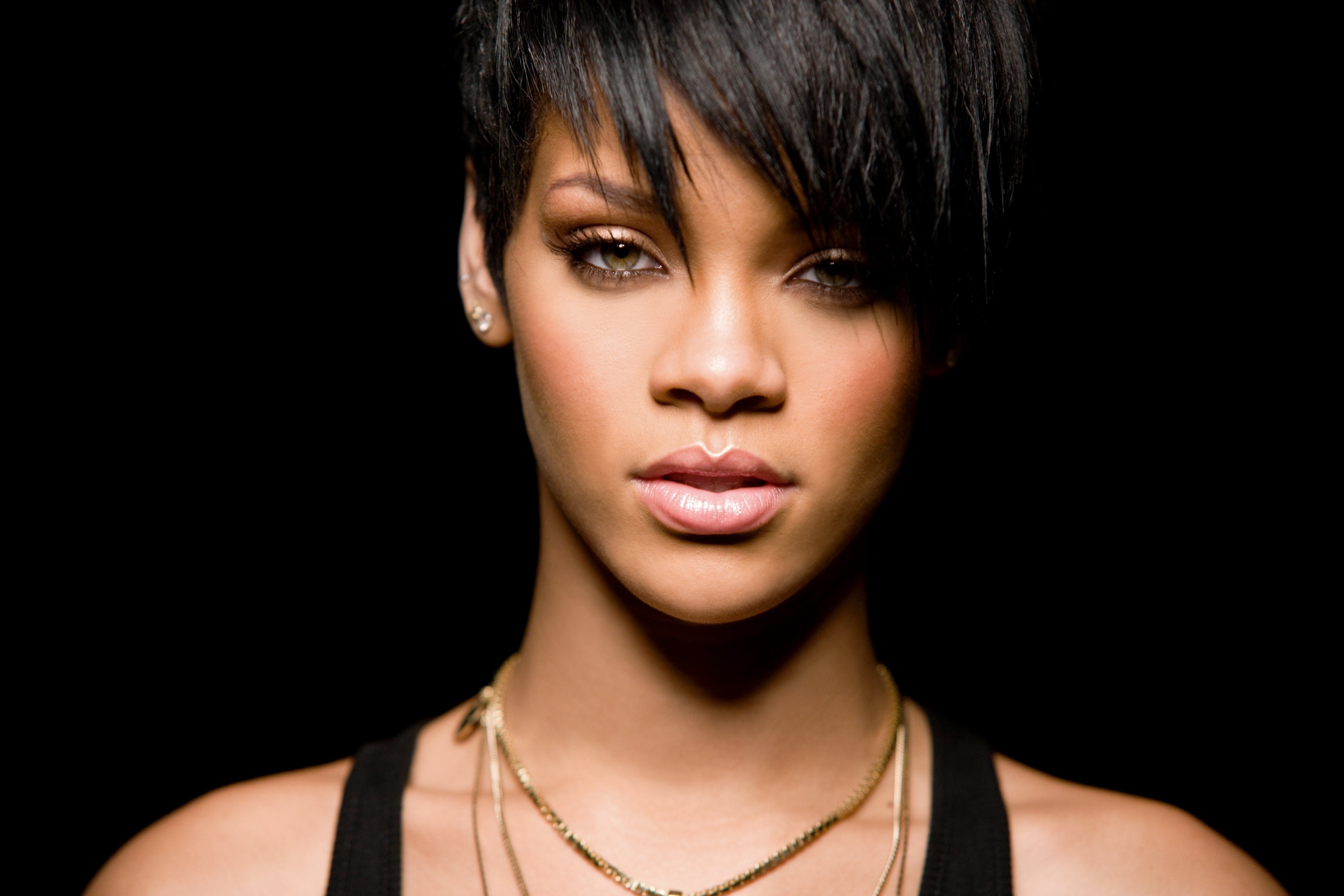 Rihanna Short Hair - HD Wallpaper 