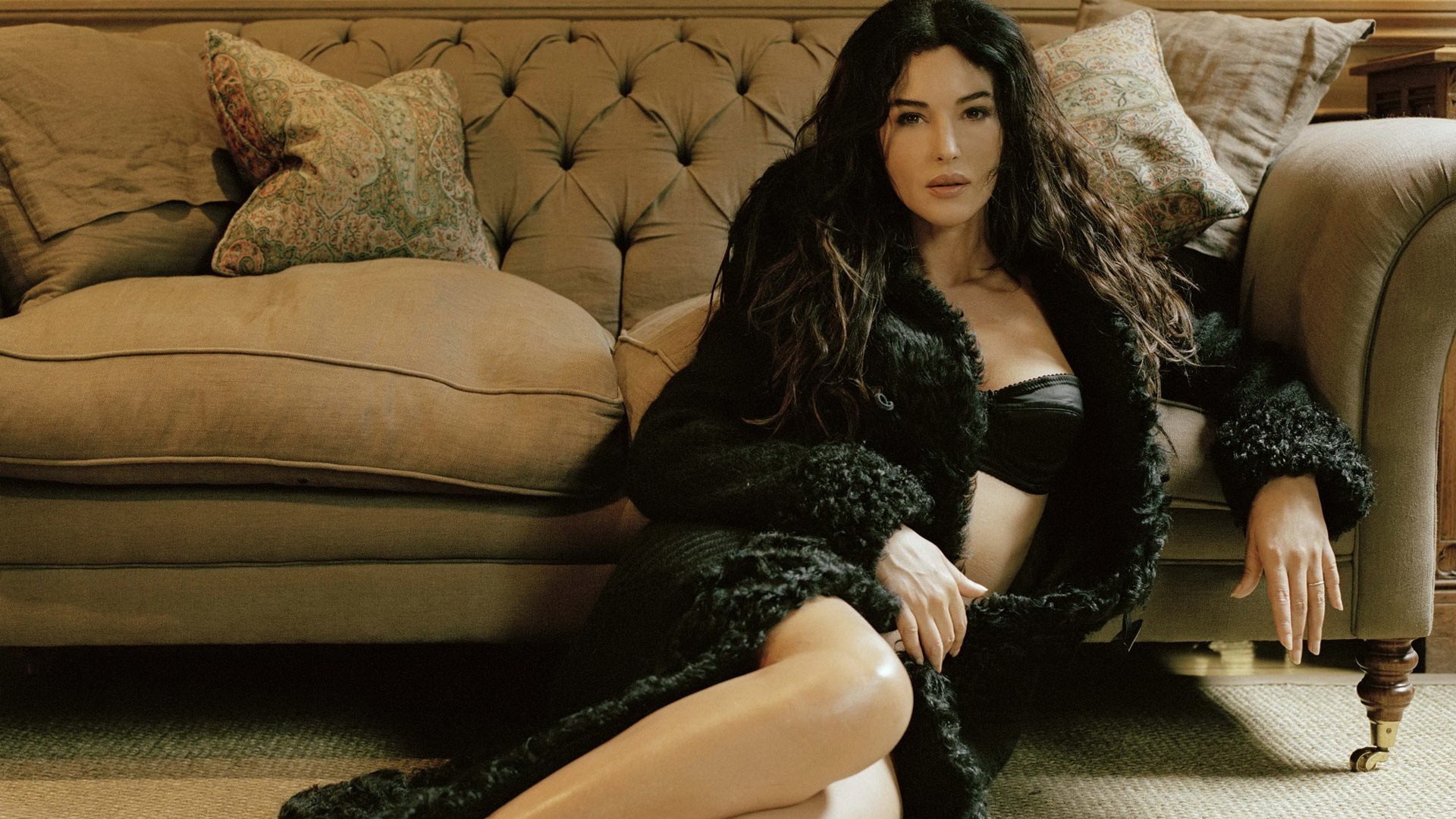 Monica Bellucci Wallpaper - Women You Cant Resist - HD Wallpaper 
