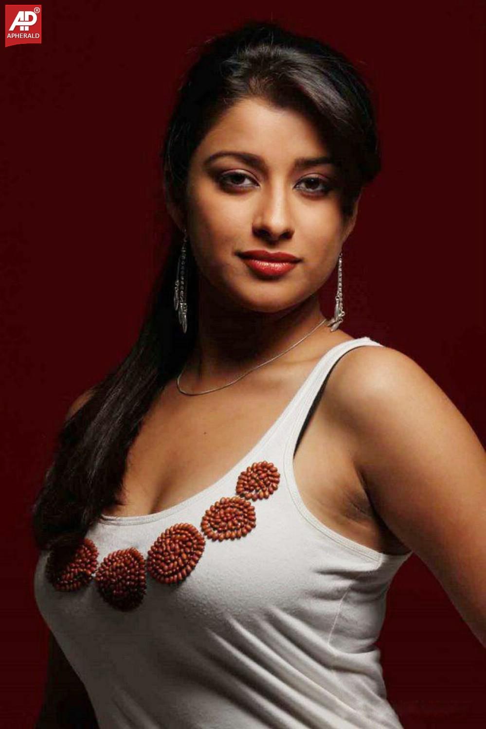 Madhurima Hot - HD Wallpaper 