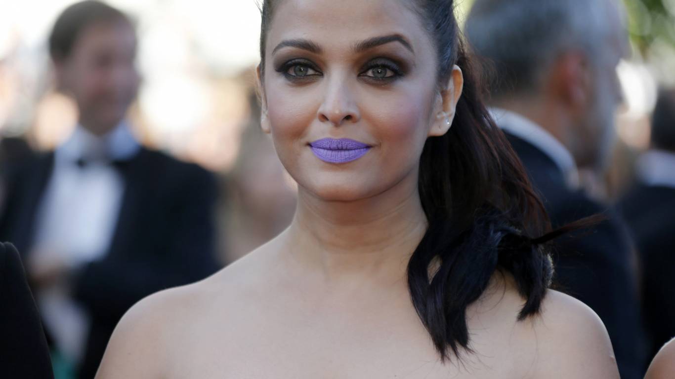 Aishwarya Rai Bachchan Wallpapers - Aishwarya Rai And Abhishek Bachan Movies - HD Wallpaper 