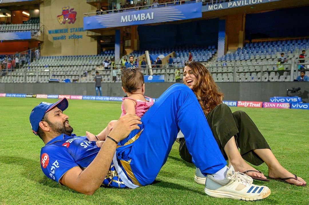 Cute Images Rohit Sharma And Ritika Sajdeh - Rohit Sharma With There Doughter - HD Wallpaper 