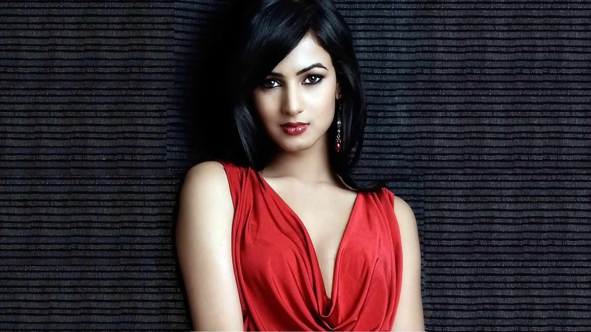 Sonal Chauhan Red Top Wallpaper - Imran Khan Satisfya Model - HD Wallpaper 