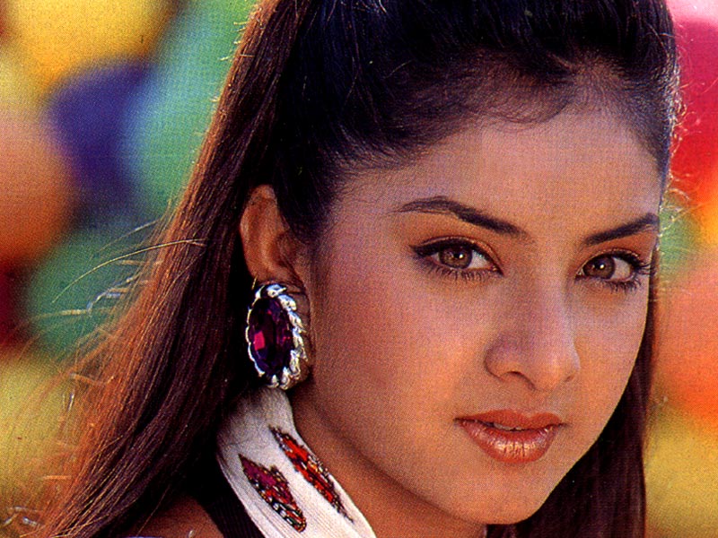 Divya Bharti - 800x600 Wallpaper Divya Bharti - 800x600 Wallpaper