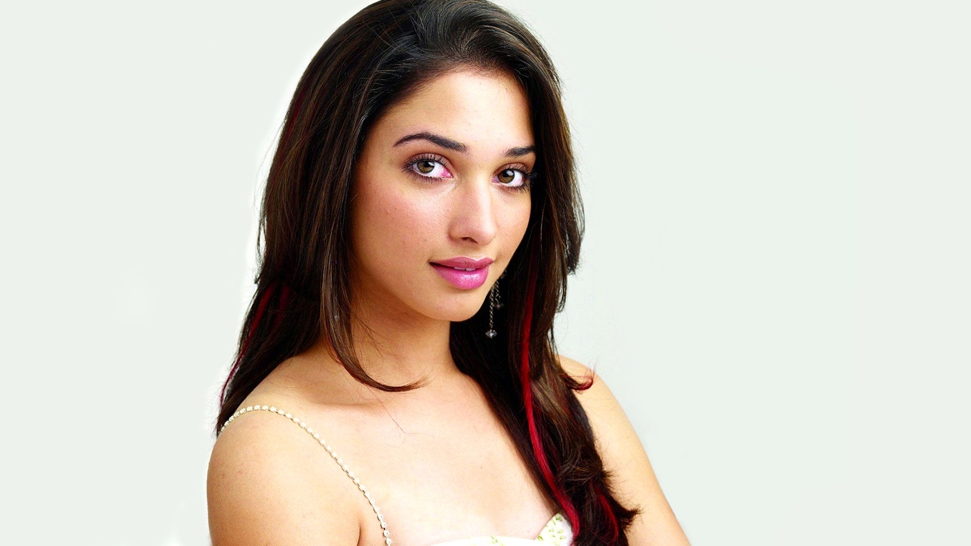 Tamanna South Actress - Bollywood Heroine Photos Download - HD Wallpaper 